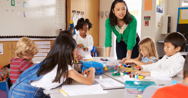 همکاری نزدیک با مدرسه و معلمان برای حمایت از کودک مبتلا به اختلال یادگیری